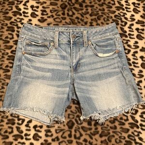 2 for $25 AMERICAN EAGLE JEAN Shorts Women’s Size 6 AE Midi Distressed Raw Hem
